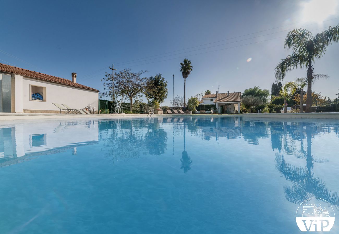 Villa in Corigliano d´Otranto - Holiday villa with large private pool, 5 bedrooms and 4 bathrooms m550