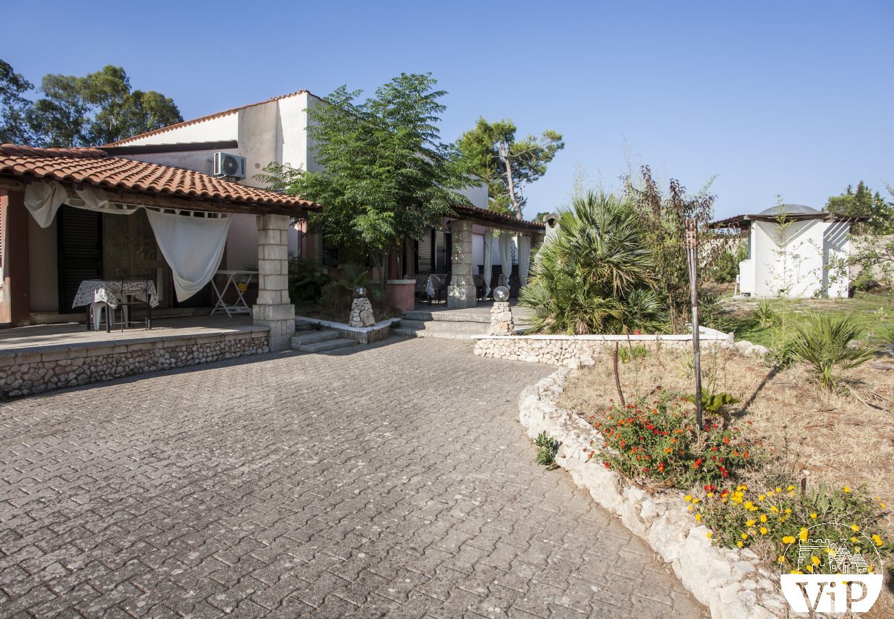Villa in Specchia - Villa with large pool and jacuzzi for large group m350