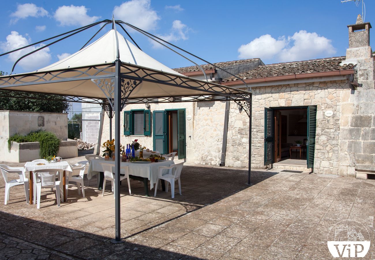 Villa in Corigliano d´Otranto - Holiday villa with swimming pool in the Salento countryside for groups, 9 bedrooms and 7 bathrooms m340