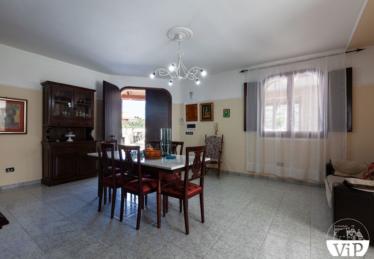 House in Spiaggiabella - Villa with garden and children's pool, near beach, 5 bedrooms and 4 bathrooms, m707