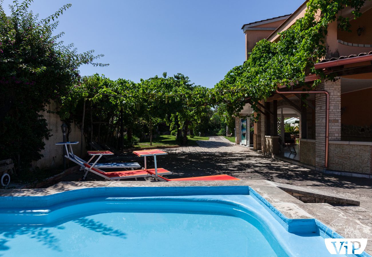 Villa in Spiaggiabella - Villa with garden and children's pool, near beach, 5 bedrooms and 4 bathrooms, m707