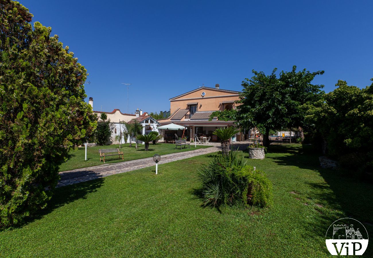 House in Spiaggiabella - Villa with garden and children's pool, near beach, 5 bedrooms and 4 bathrooms, m707