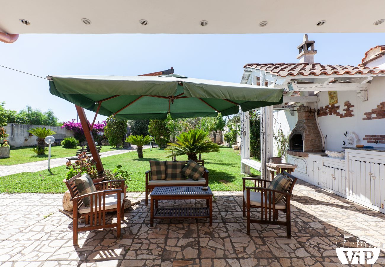 House in Spiaggiabella - Villa with garden and children's pool, near beach, 5 bedrooms and 4 bathrooms, m707