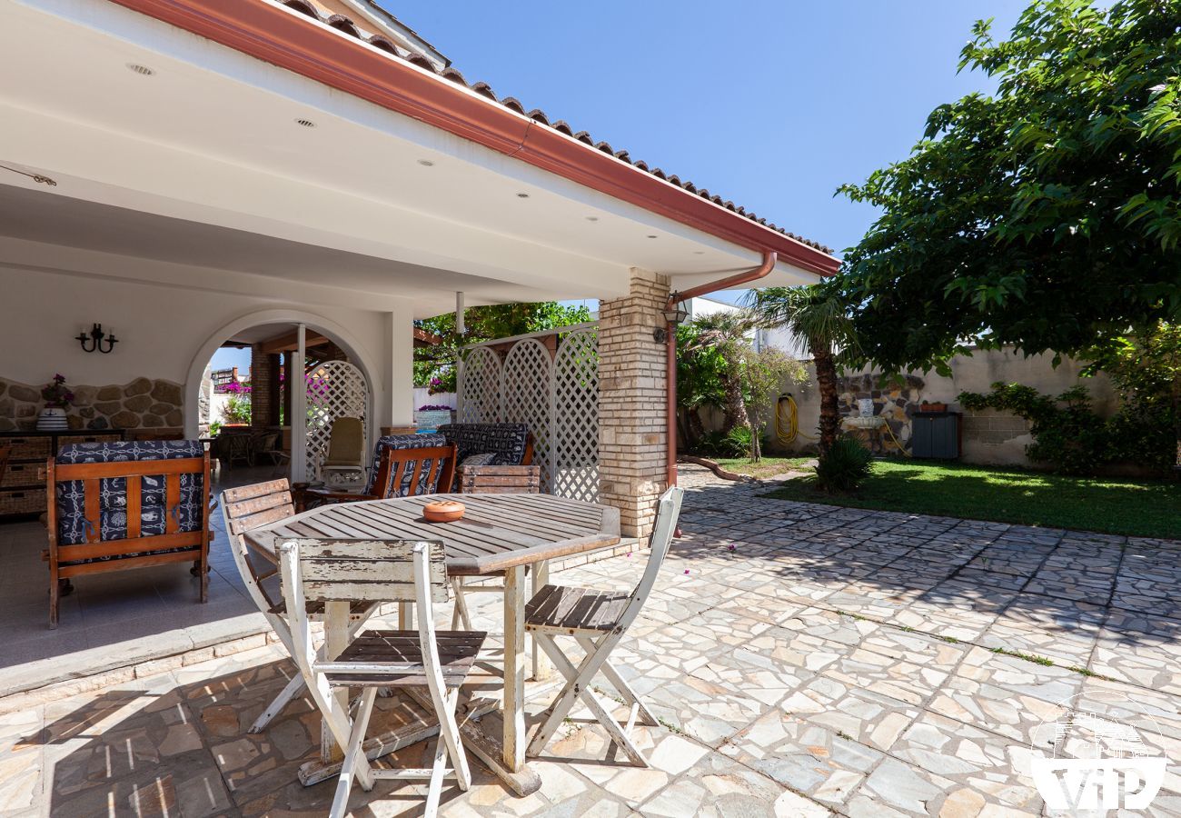 House in Spiaggiabella - Villa with garden and children's pool, near beach, 5 bedrooms and 4 bathrooms, m707