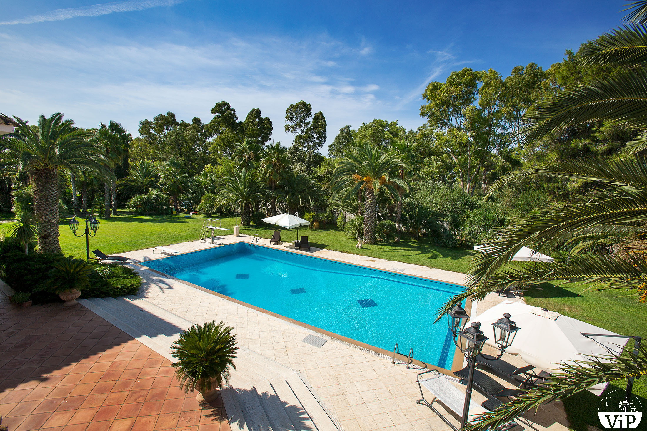 Villa 8 / 10p. Indoor swimming pool, in a golf residence, tennis