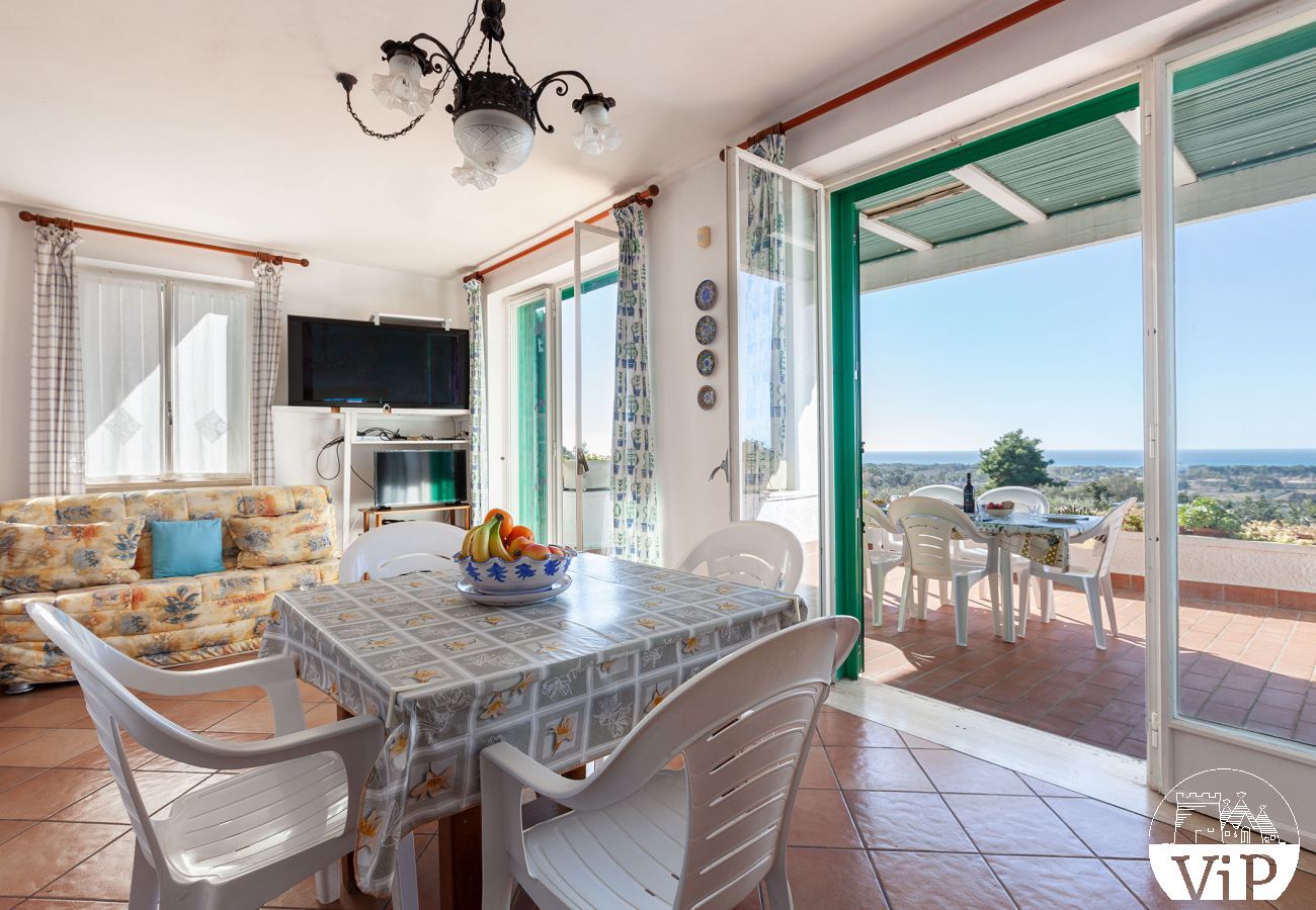 Villa in Torre San Giovanni - Sea view villa with large pool, 8 rooms, near Ionian Sea, m450