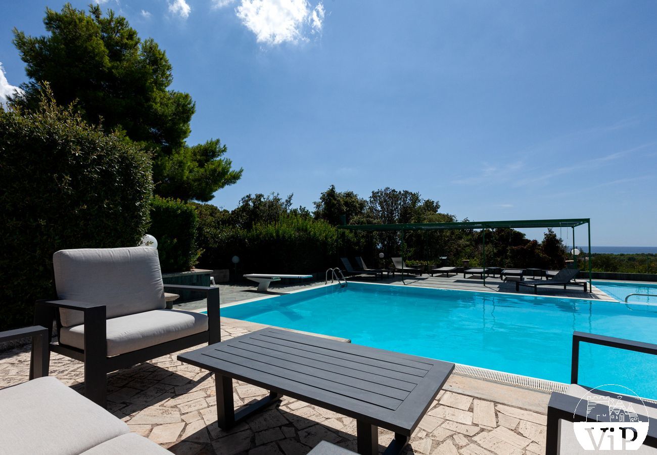 Villa in Torre San Giovanni - Sea view villa with large pool, 8 rooms, near Ionian Sea, m450