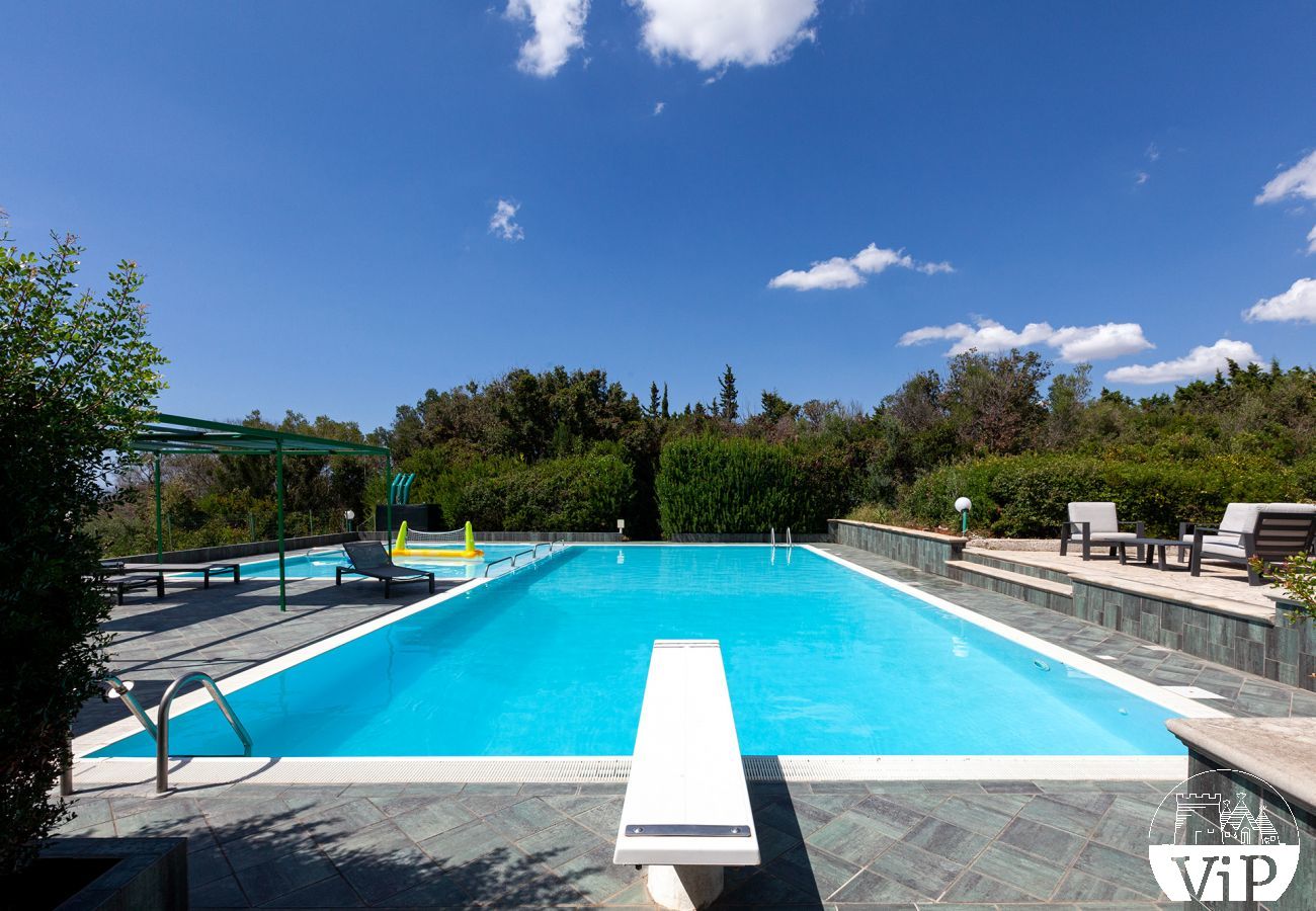 Villa in Torre San Giovanni - Sea view villa with large pool, 8 rooms, near Ionian Sea, m450