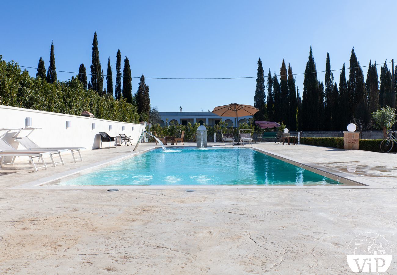 Villa in Poggiardo - Beautiful villa, swimming pool with massage jets, m330