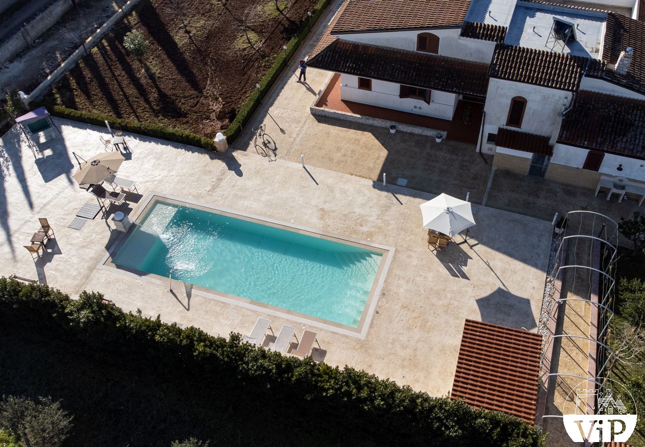 Villa in Poggiardo - Beautiful villa, swimming pool with massage jets, m330