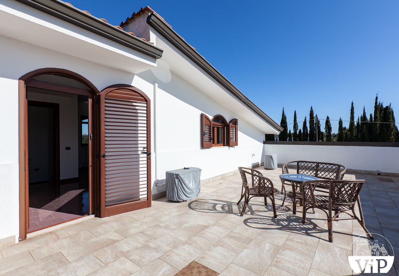 Villa in Poggiardo - Beautiful villa, swimming pool with massage jets, m330