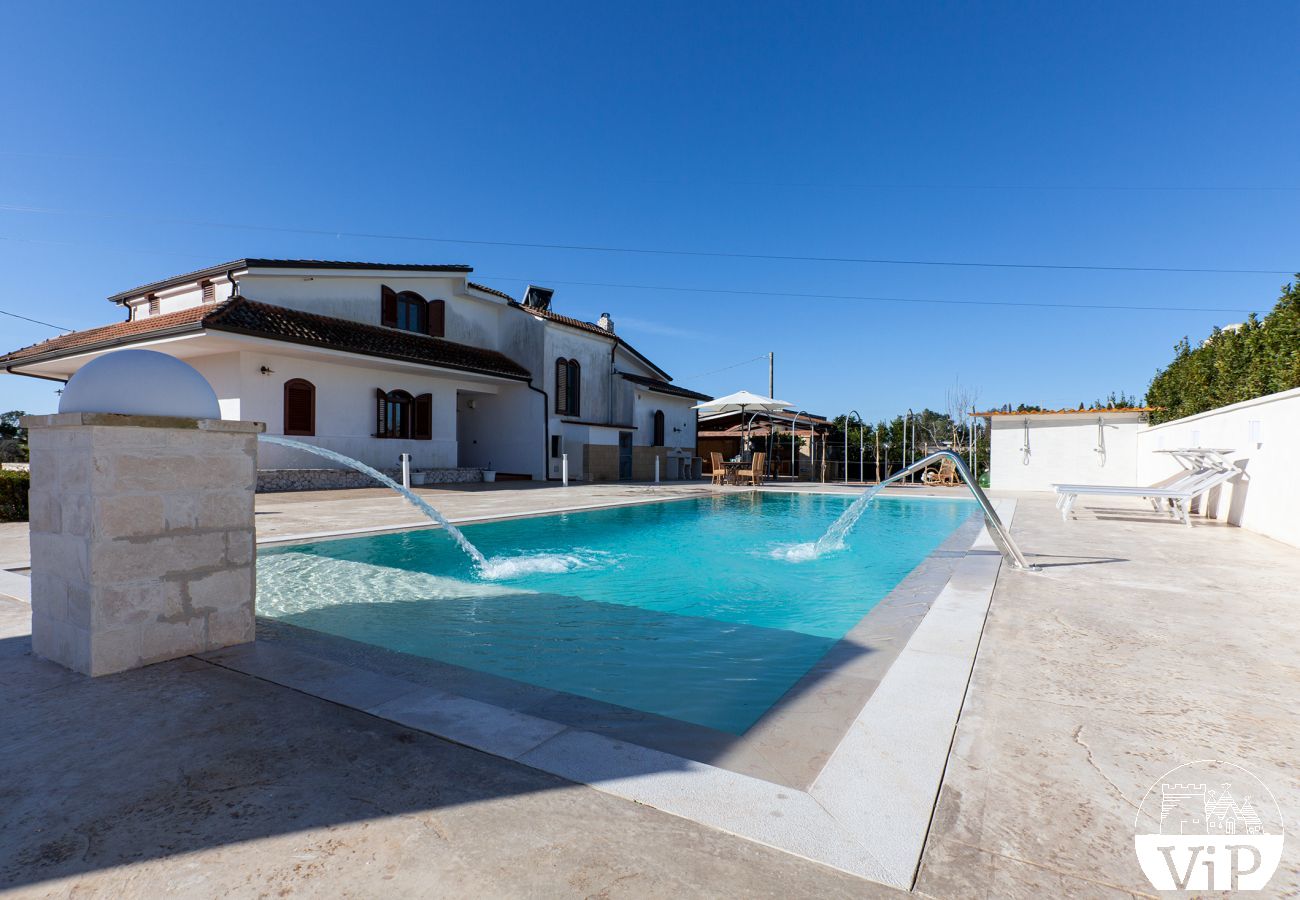 Villa in Poggiardo - Beautiful villa, swimming pool with massage jets, m330