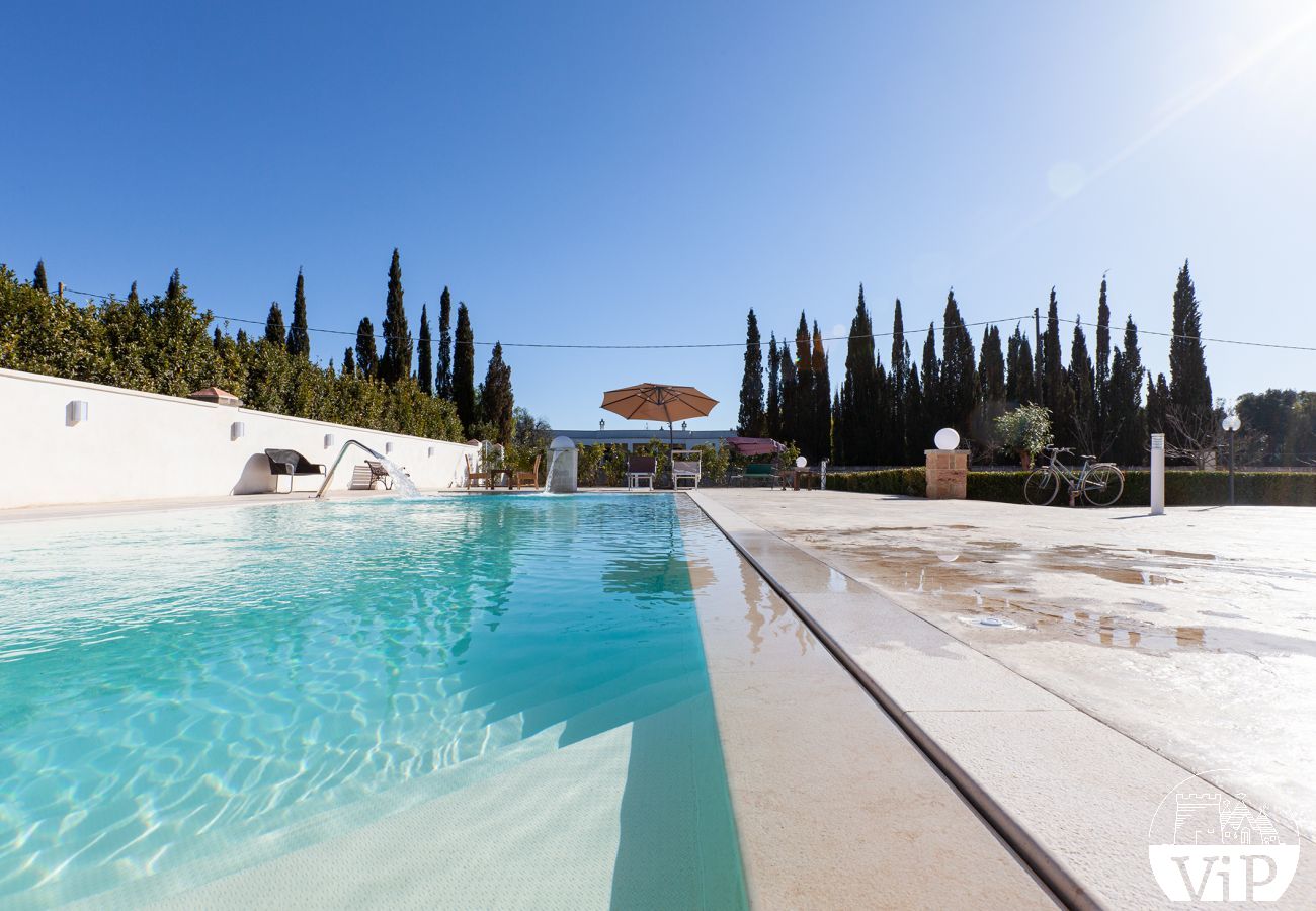 Villa in Poggiardo - Beautiful villa, swimming pool with massage jets, m330