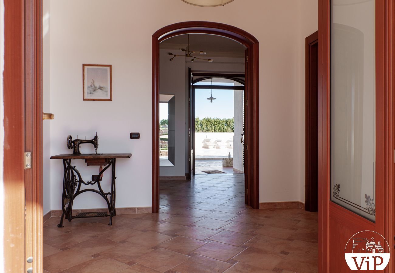 Villa in Poggiardo - Beautiful villa, swimming pool with massage jets, m330