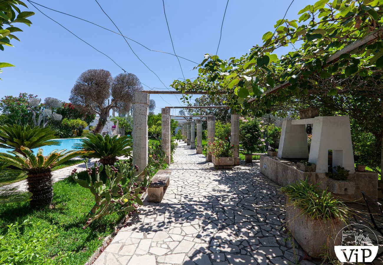 Villa in San Foca - Affitto villetta con utilizzo piscina vicino mare m185