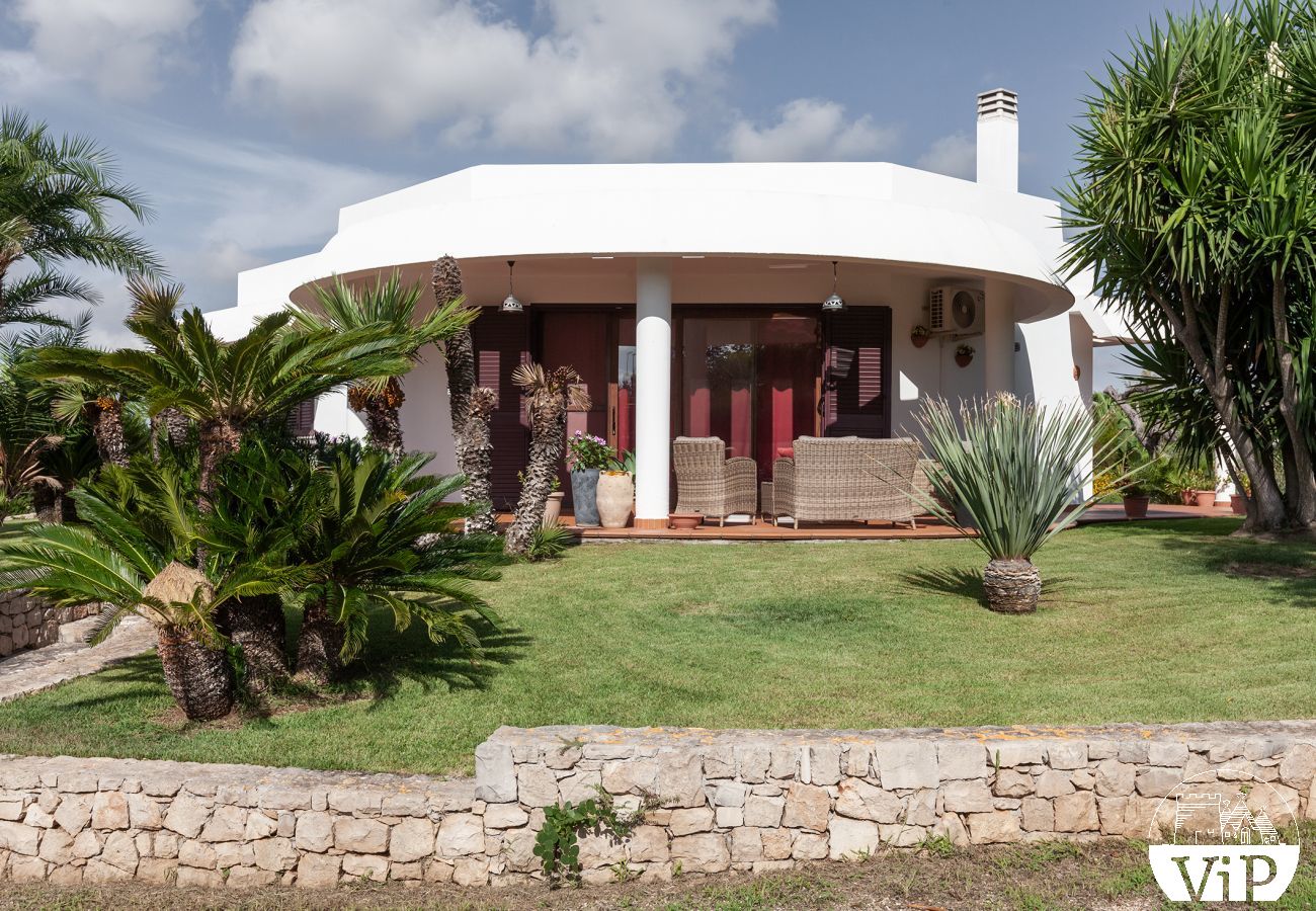 Villa in Tuglie - Villa pool tennis 5 bedrooms AirCon WiFi m141