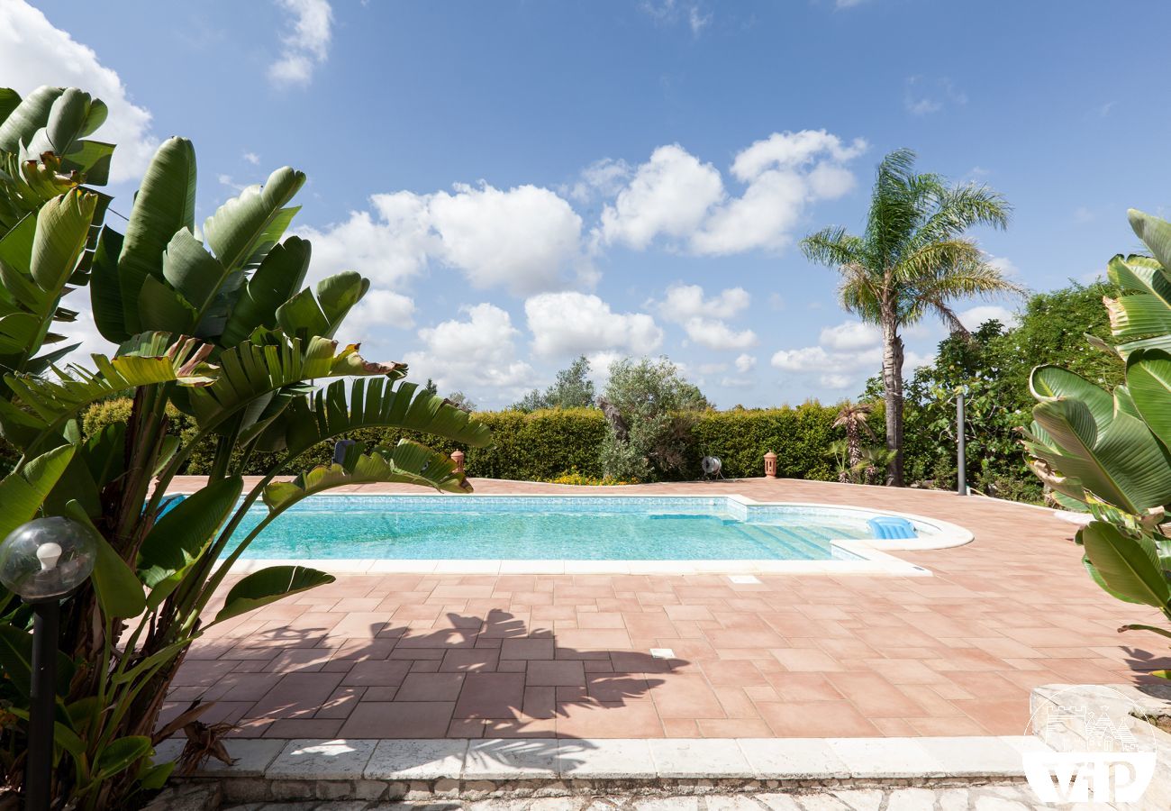 Villa in Tuglie - Villa pool tennis 5 bedrooms AirCon WiFi m141