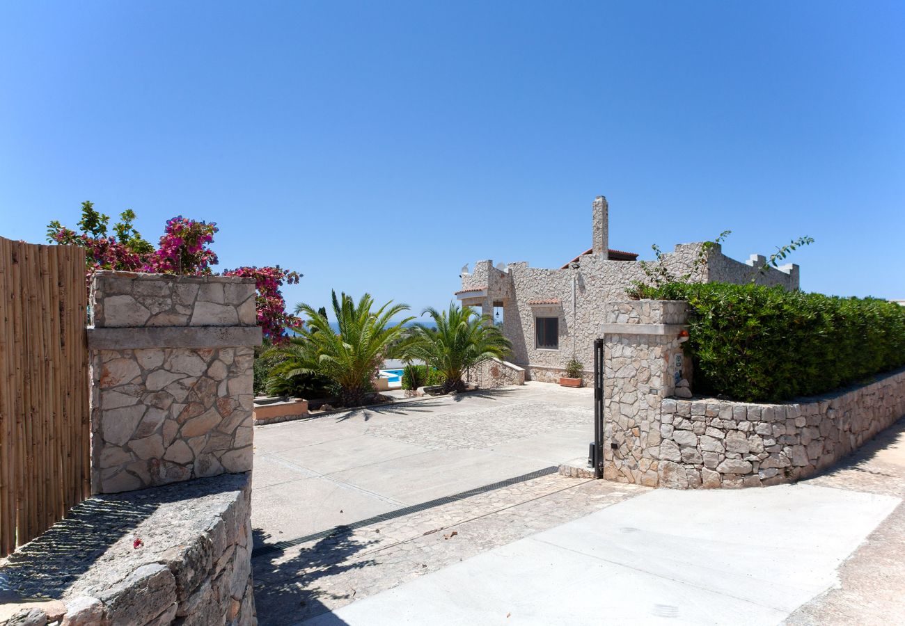 Villa/Dettached house in Torre Pali - Seaview Villa with pool Torre Pali v600