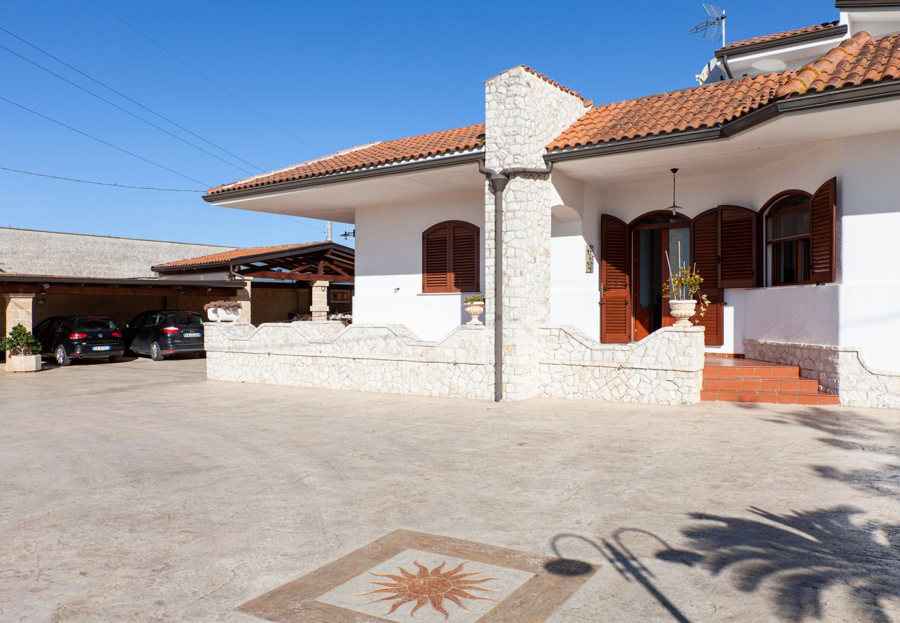 Villa/Dettached house in Poggiardo - Typical Salento villa with private pool v330