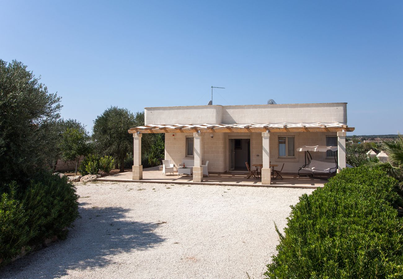 Villa/Dettached house in San Pietro in Bevagna - Villa with pool near Ionian beach v270