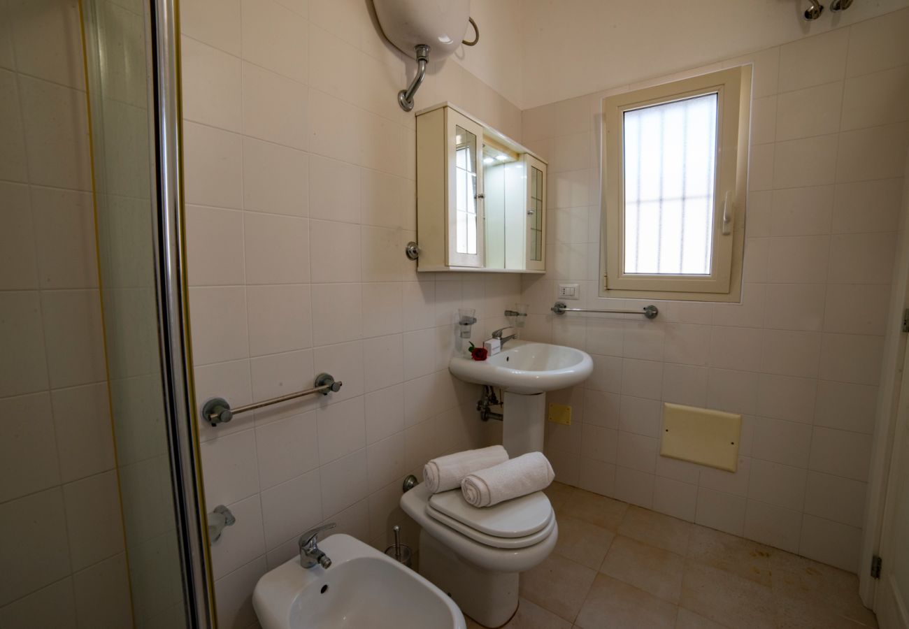 Villa/Dettached house in Spiaggiabella - Villa Spiaggiabella via Itaca, all in order v705