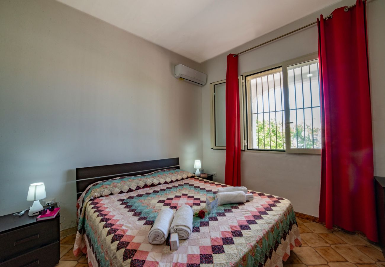 Villa/Dettached house in Spiaggiabella - Villa Spiaggiabella via Itaca, all in order v705