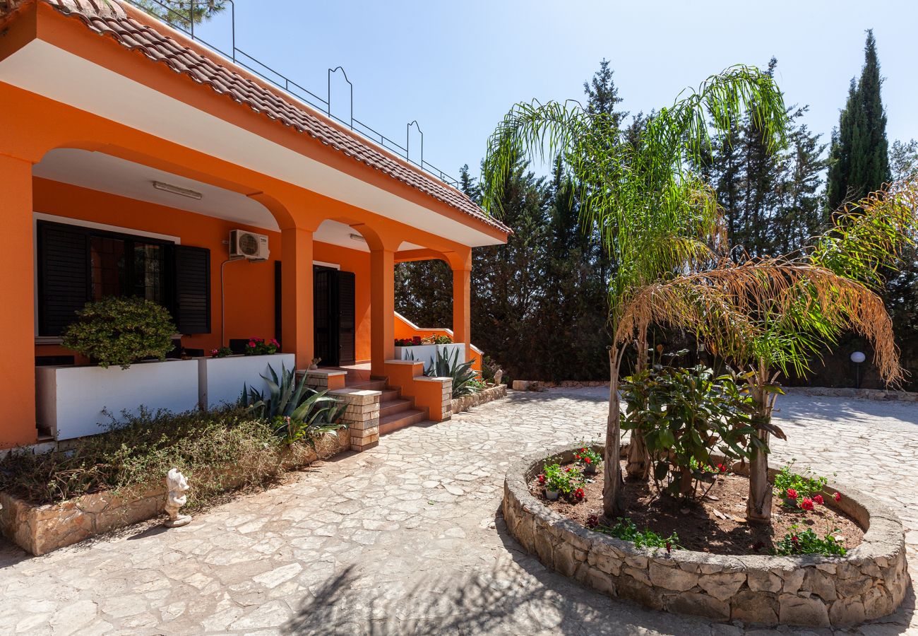 Villa/Dettached house in Collemeto - for Sale: Villa pool electric car charging station v565