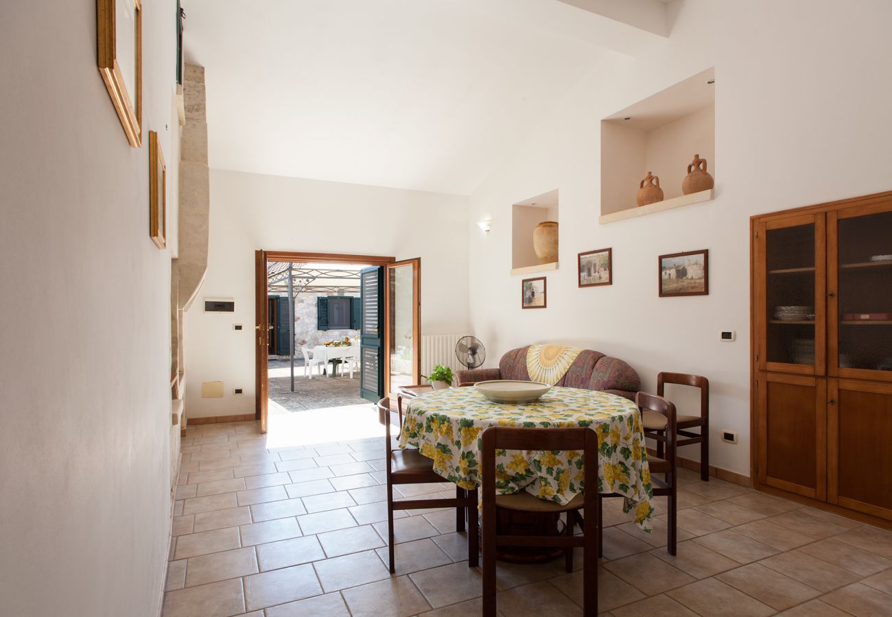 Villa/Dettached house in Corigliano d´Otranto - Historic estate with villa and cottages, swimming pool and frescoes v340