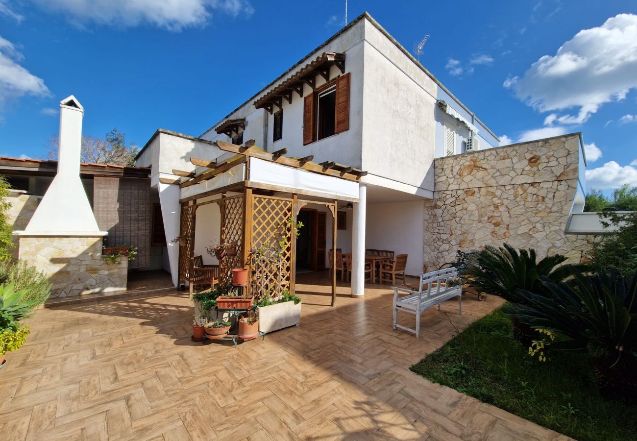 Villa in Torre dell´Orso - Excellent house near sea and beach, 2 bathrooms, v195