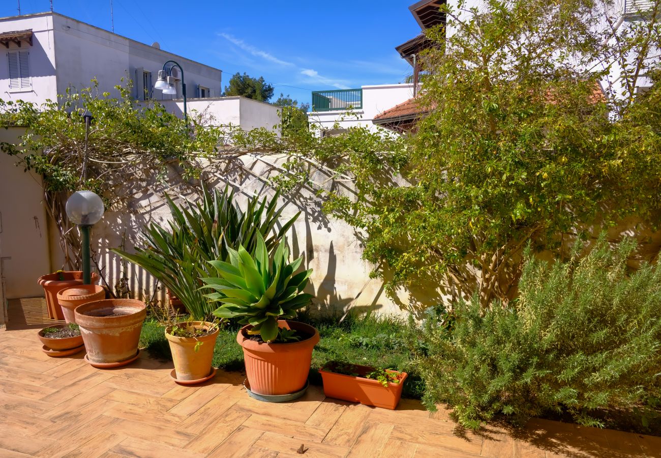 Villa in Torre dell´Orso - Excellent house near sea and beach, 2 bathrooms, v195