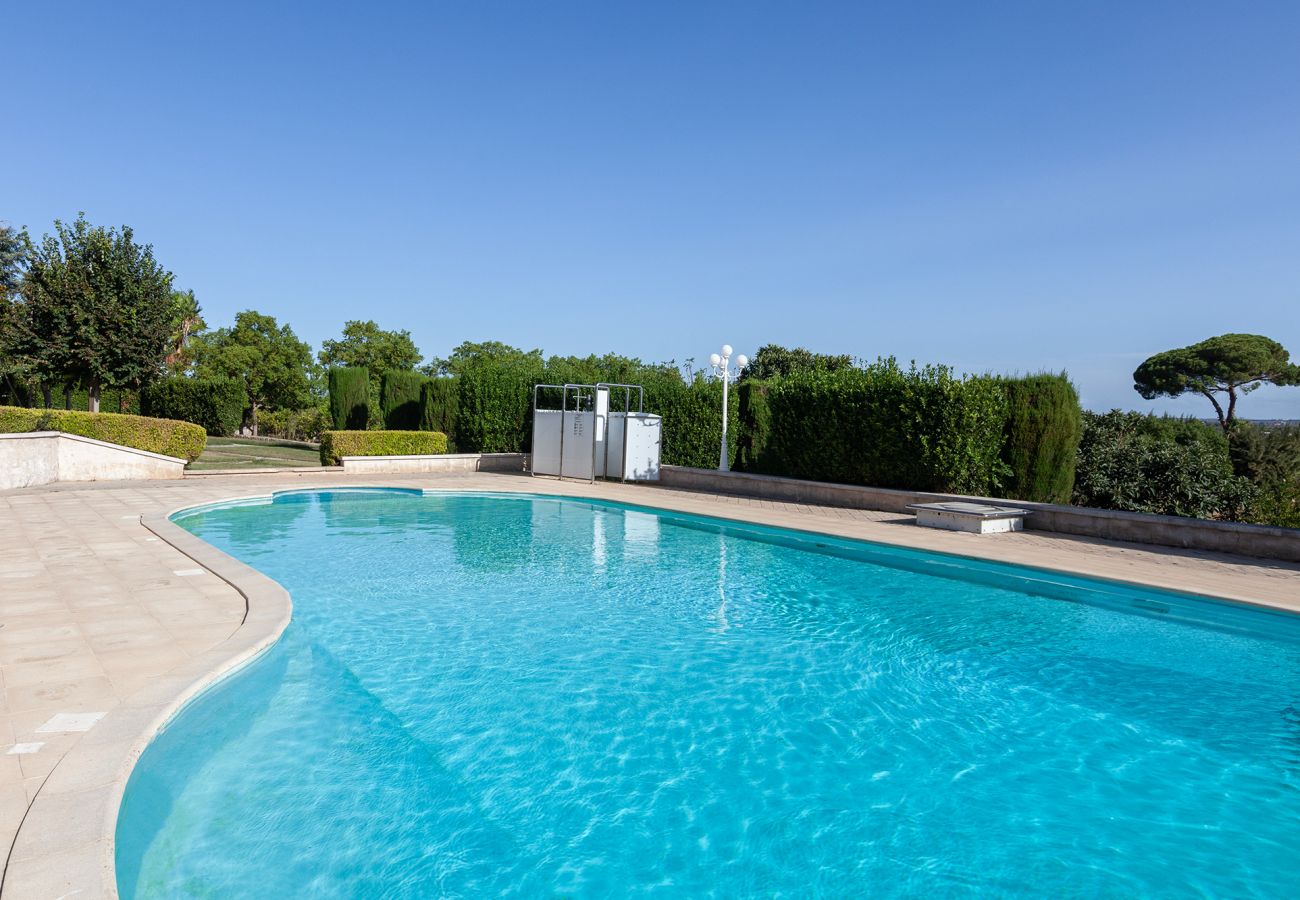 Villa/Dettached house in Galatina - Villa grande giardino, piscina, 6 camere v880