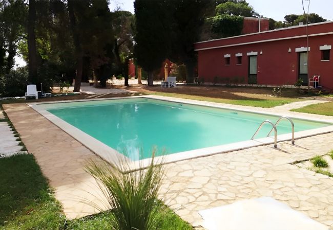 Villa/Dettached house in Francavilla Fontana - Farmhouse rooms 2 pools vineyard olive grove v500