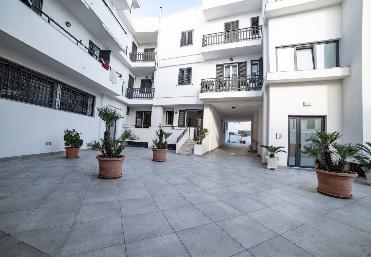 Apartment in Otranto - House for sale Otranto with 2 bathrooms garage v342