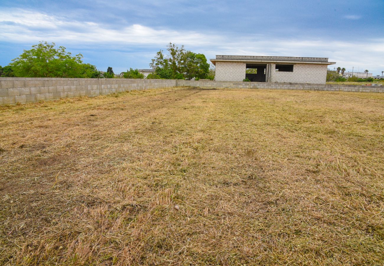 Cottage in Carpignano Salentino - Rustic building with garden to create a villa with a swimming pool near town v100