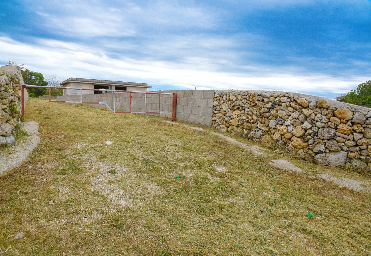 Cottage in Carpignano Salentino - Rustic building with garden to create a villa with a swimming pool near town v100