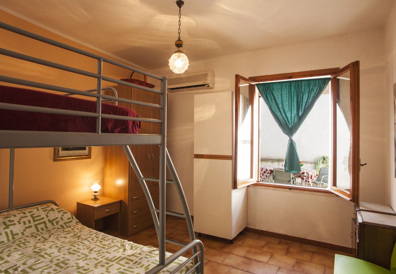 Apartment in Torre dell´Orso - House-panoramic terrace and beach access v122