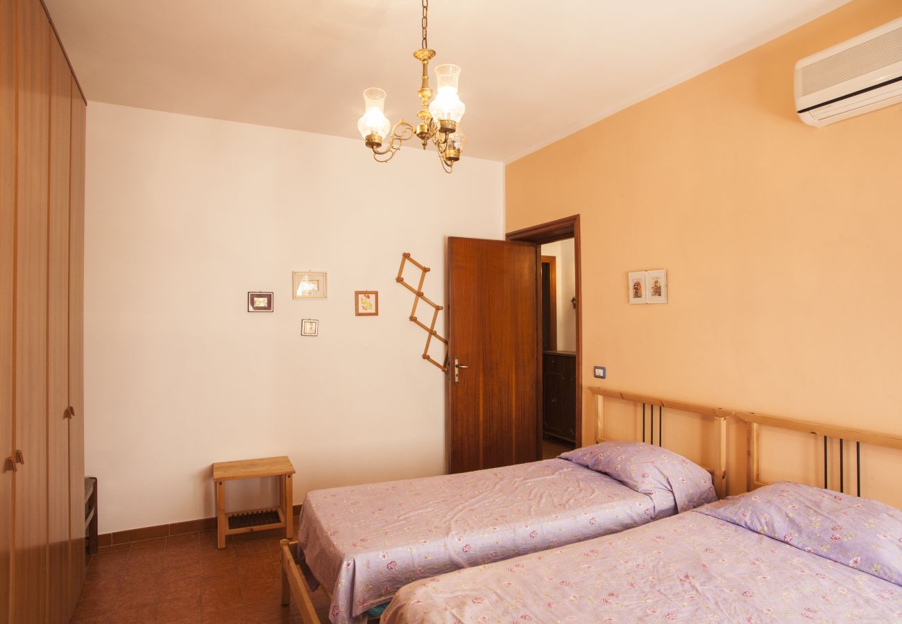 Apartment in Torre dell´Orso - House-panoramic terrace and beach access v122