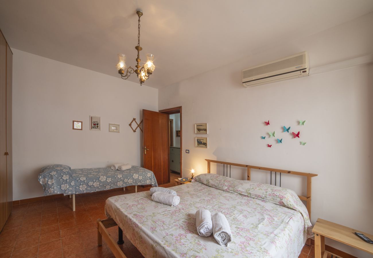 Apartment in Torre dell´Orso - House-panoramic terrace and beach access v122
